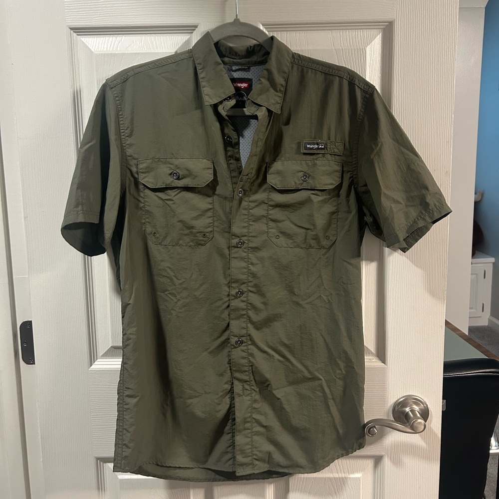 Wrangler All Terrain Army Green Button Up!!
